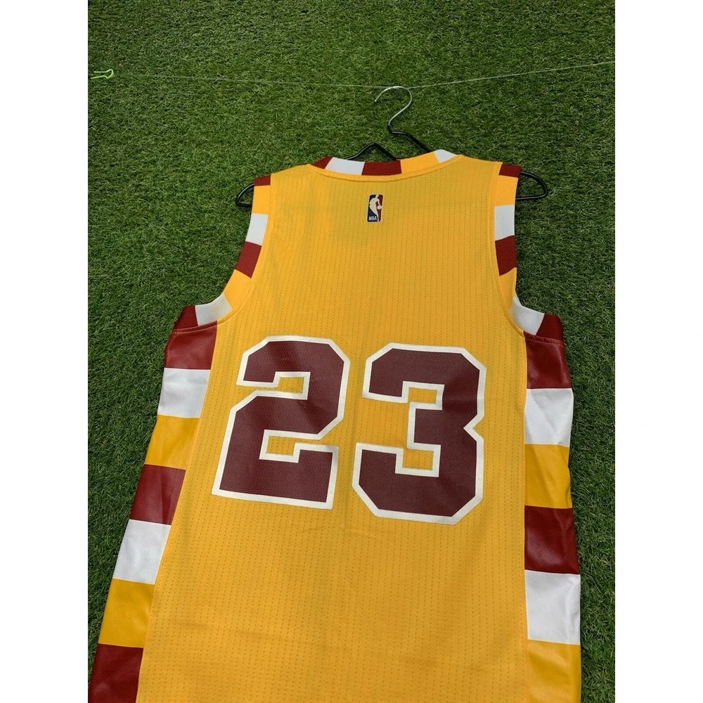 LeBron James Cleveland Cavaliers Jersey Mens Small Cavs #23 HWC Throwback Yellow